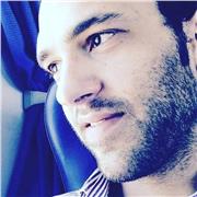 Laureato in Lettere impartisce lezioni di Italiano (lingua e letteratura) a tutti i livelli